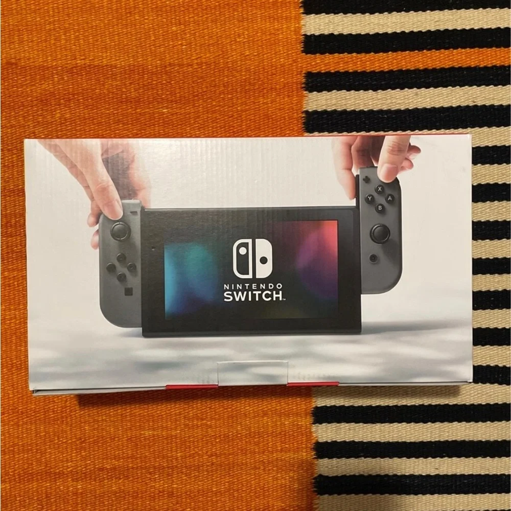 Nintendo Switch - Picture 1 of 1